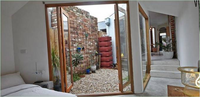 Une maison de poupées dans la périphérie de Melbourne