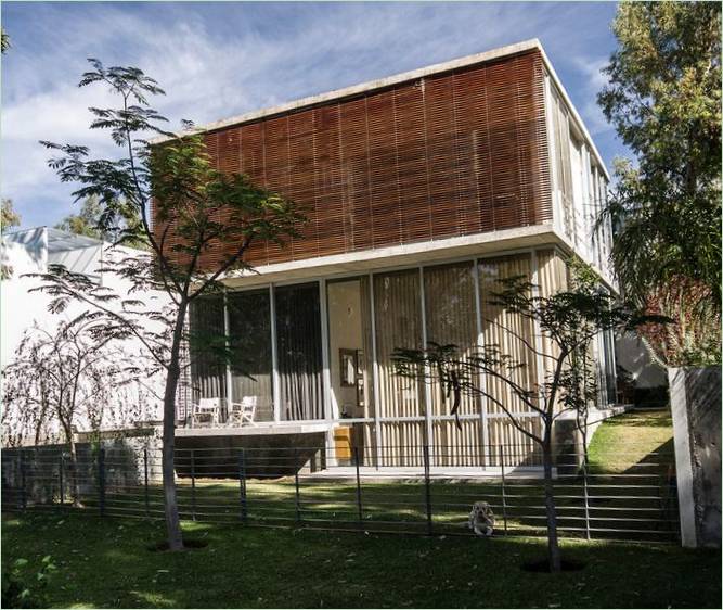 Aménagement intérieur d'une maison dans une forêt d'eucalyptus, Zapopan, Jalisco, Mexique