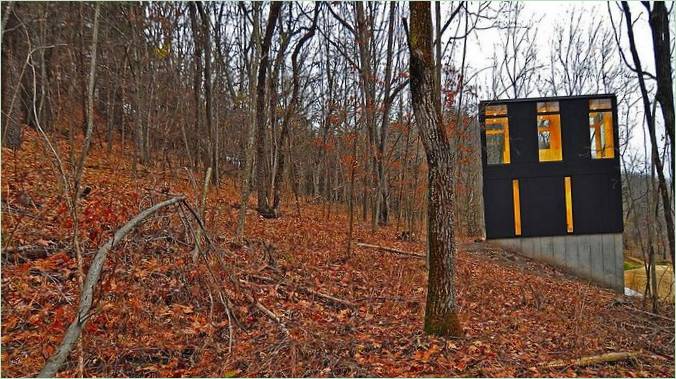 La maison originale sur une pente pour une famille au budget serré