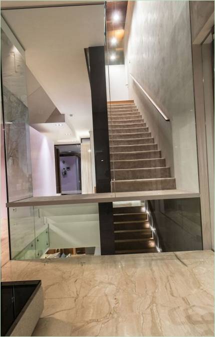 L'escalier de la villa moderne Estebania en Estonie