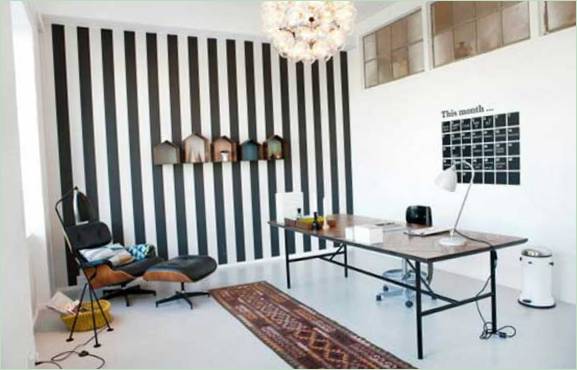 Murs rayés à l'intérieur du bureau
