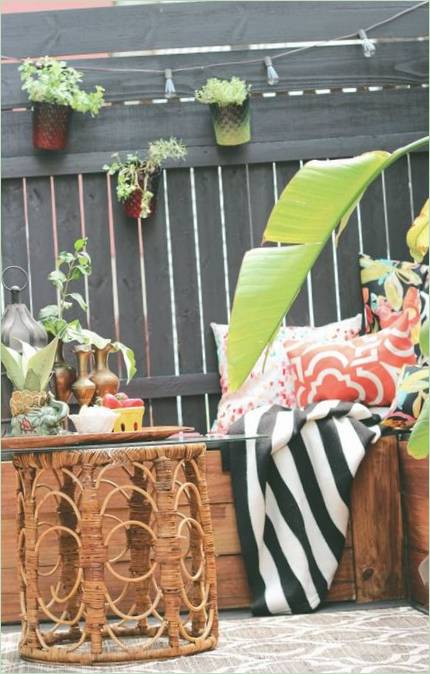 Aménagement de la terrasse d'été : table basse unique