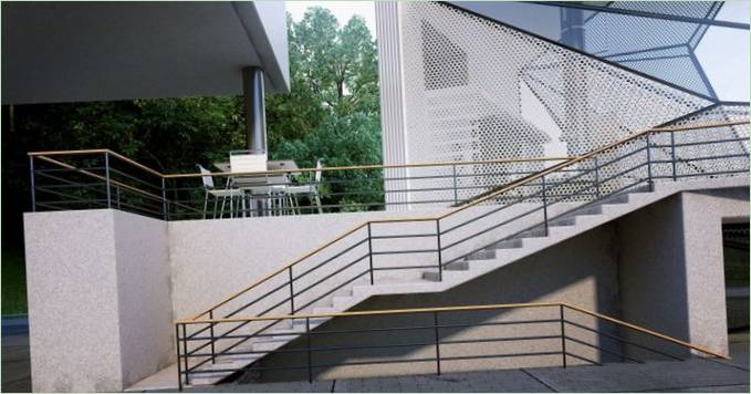Escaliers entre les étages de la maison