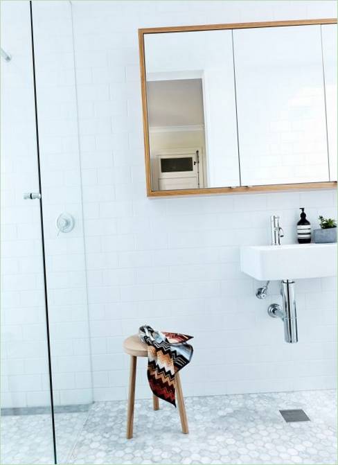 Accessoires de salle de bains en bois