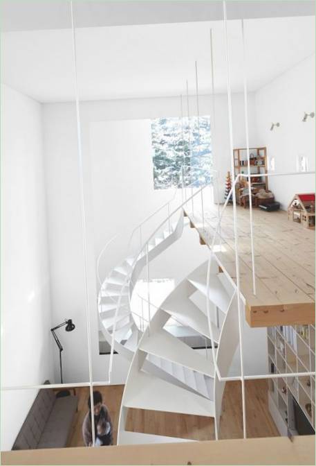 Escalier inhabituel menant au premier étage