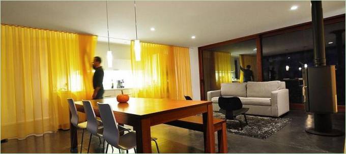 La maison originale à flanc de colline pour une famille au budget serré