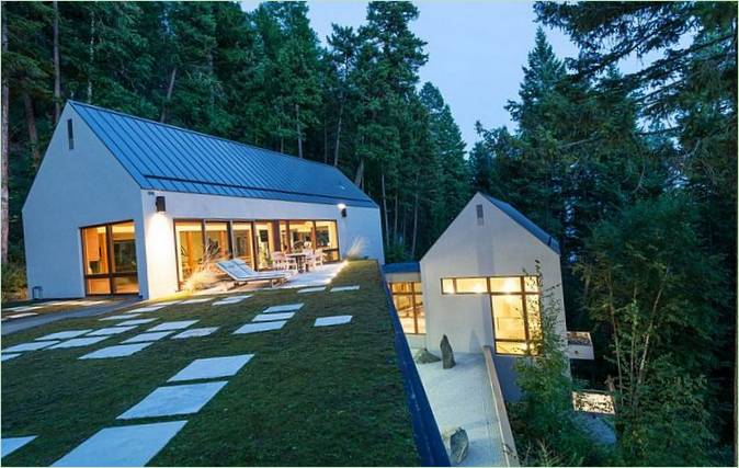 Maison avec piscine donnant sur le lac