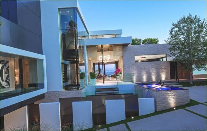 Le manoir Laurel Way par Whipple Russell Architects en Californie