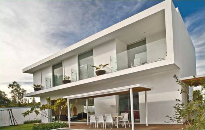 Le design simple d'une maison ML moderne par Agraz Architects