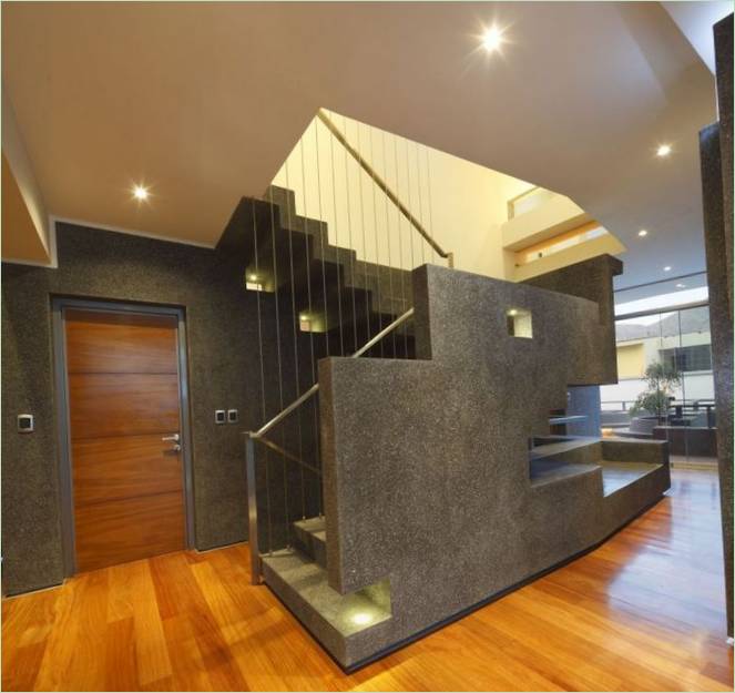 Design intérieur futuriste de la maison privée La Planicie, Pérou