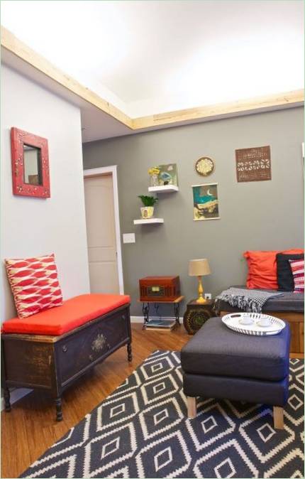 Intérieur lumineux d'une maison aux États-Unis : du gris à l'intérieur Intérieur lumineux d'une maison aux États-Unis : du gris à l'intérieur