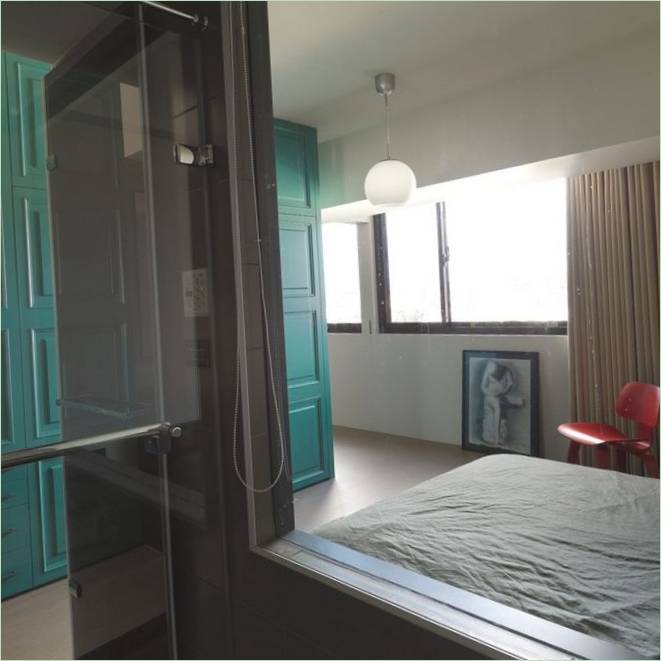 Intérieur de la chambre à coucher dans l'appartement du projet Tint