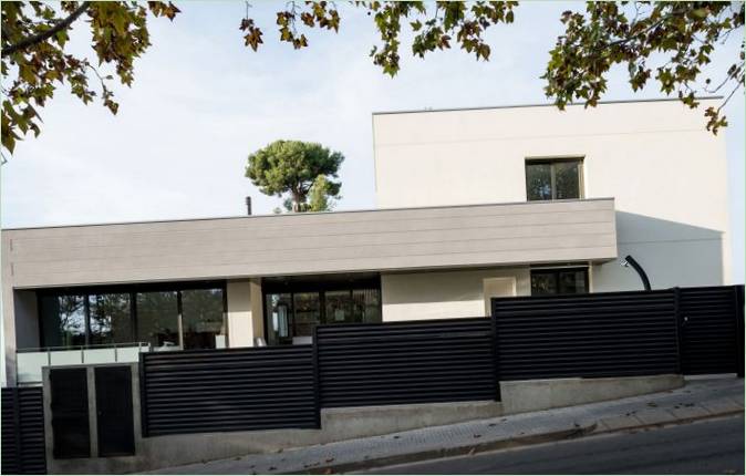 L'extérieur de cette maison contemporaine - Photo 25