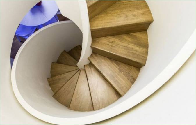 Casa Con Dependance penthouse. Escalier en spirale