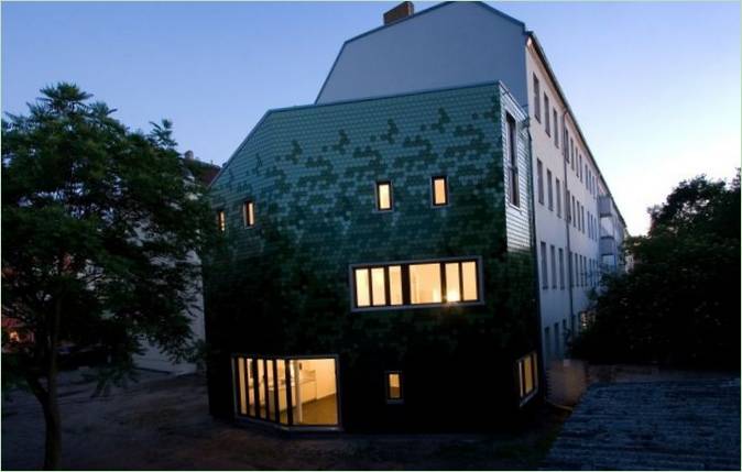 La façade joyeuse d'une maison construite sur mesure à Berlin