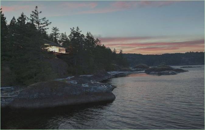 Vue nocturne de la résidence de l'île de Quadra