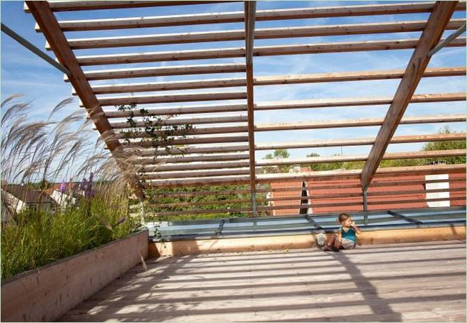 La terrasse d'une maison à ossature en bois Eco-Sustainable House