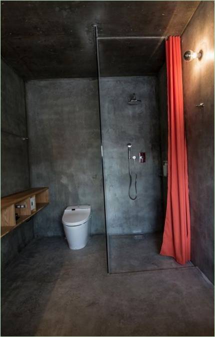 Intérieur de salle de bains dans un style industriel