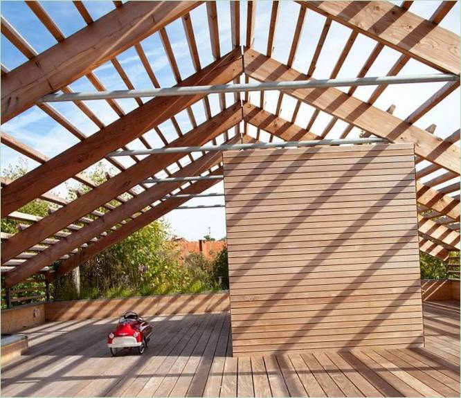 La terrasse de la maison à ossature en bois Eco-Sustainable House