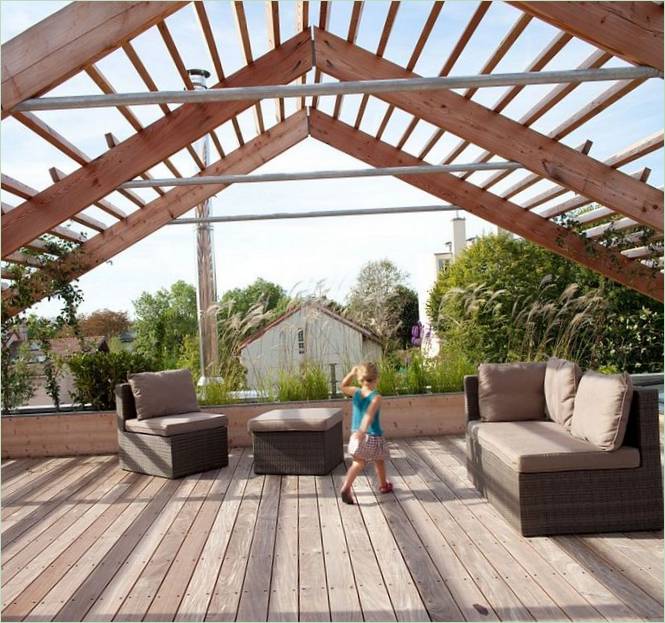La terrasse de la maison éco-durable maison à ossature bois
