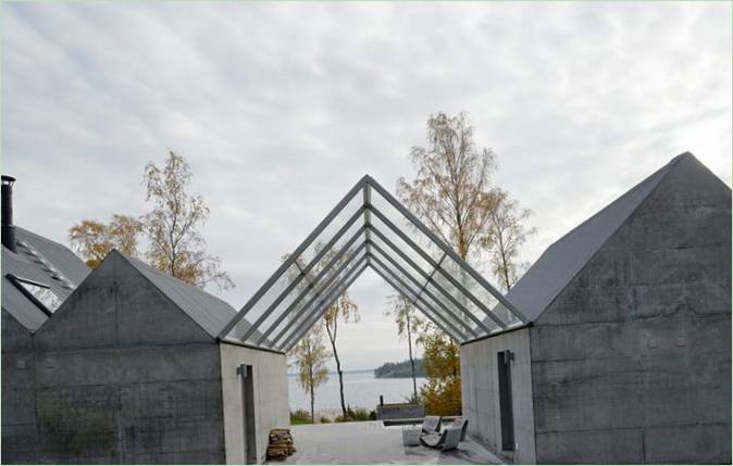 Une maison moderne sur un littoral pittoresque à la périphérie de Lagnö, en Suède