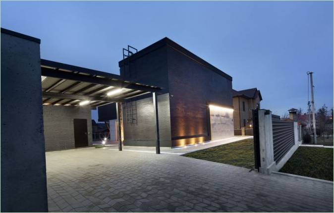 Un garage spacieux près de la maison