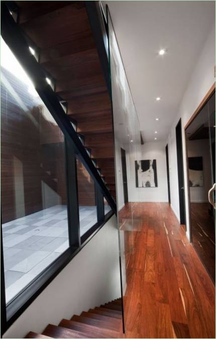 L'escalier de l'appartement de trois étages des Siamoises Mentana-Boyer au Canada