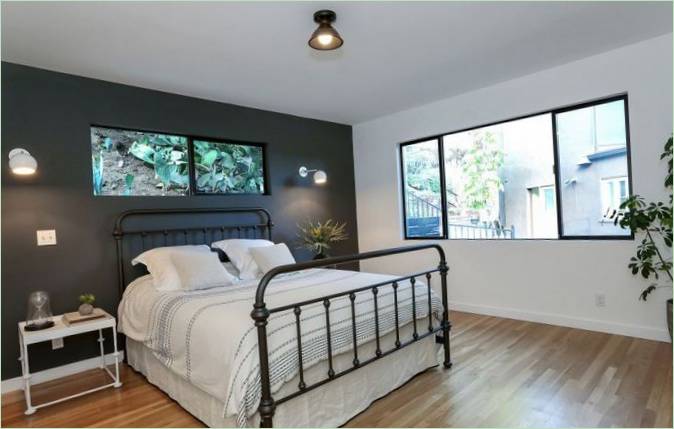 Mur sombre dans la chambre