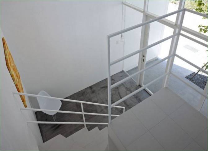 L'escalier blanc du premier étage