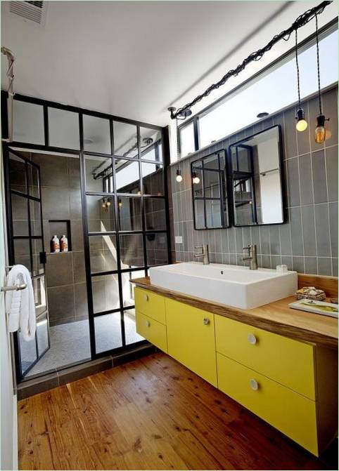 Aménagement d'une salle de bain dans une maison sur l'eau