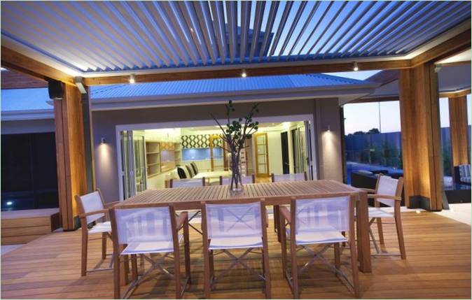 Intérieur d'une salle à manger dans le manoir de Hillarys, Australie