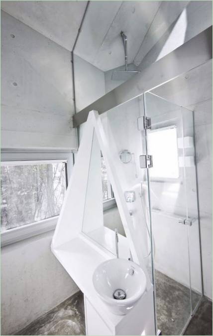 Conception intérieure d'une salle de bains moderne