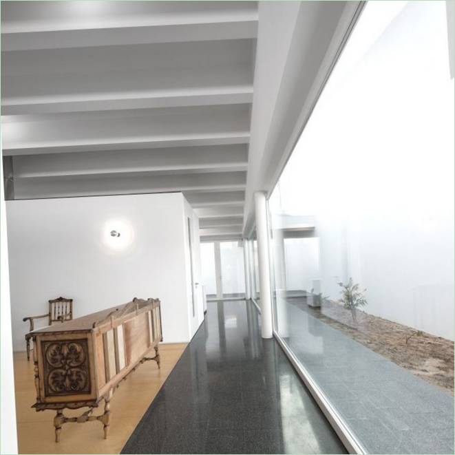 Conception d'une maison portugaise géométrique