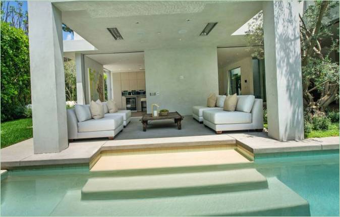 Aménagement intérieur d'une villa avec piscine à Los Angeles