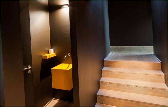 Design intérieur coloré de la maison La Branche à Heverle, Belgique