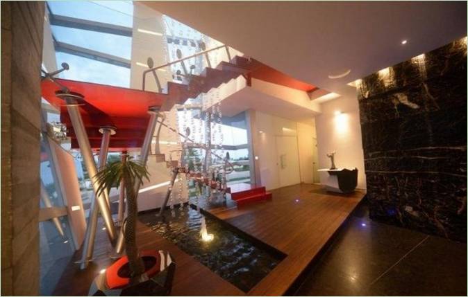 Détails intérieurs : mini-fontaine dans le salon