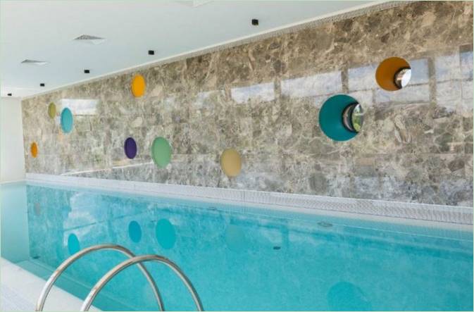 Piscine intérieure dans une résidence privée