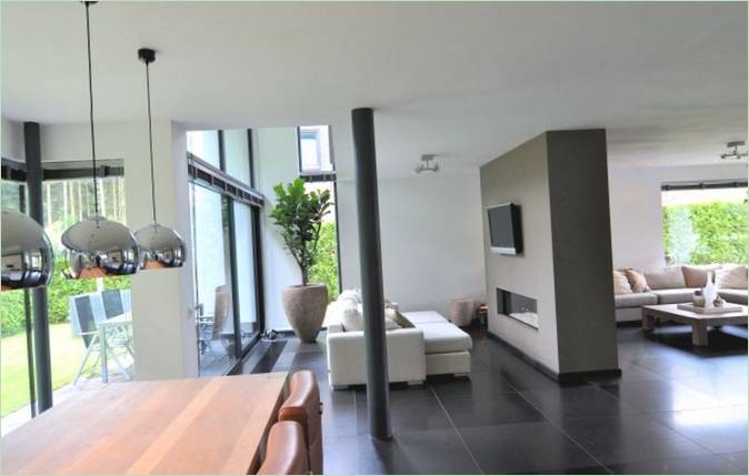 L'intérieur du salon d'une maison de campagne aux Pays-Bas