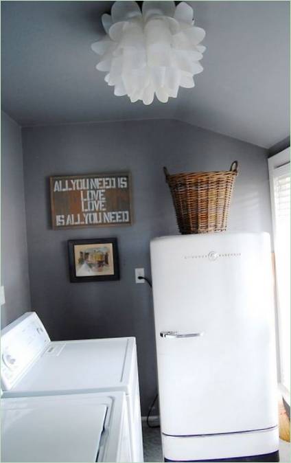 Intérieur de buanderie dans des tons gris