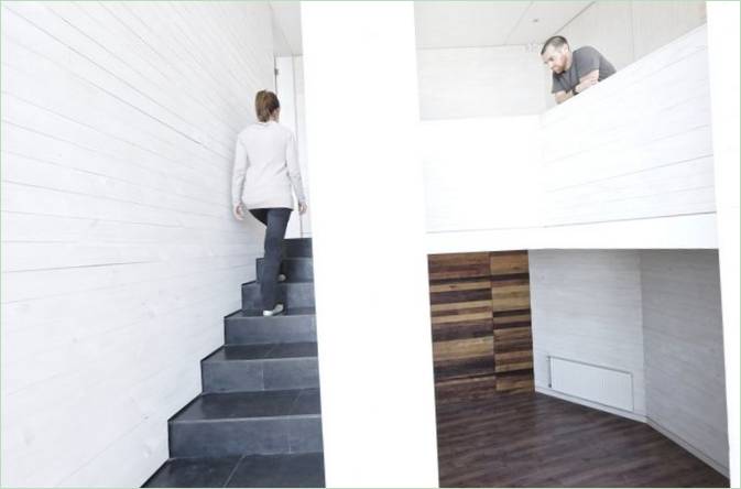 Escalier menant au premier étage de la maison de plage par LAND Arquitectos