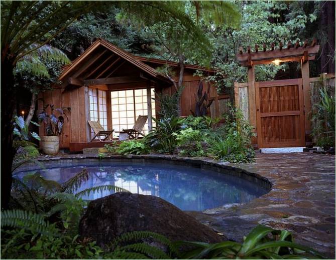 Décoration de la terrasse de la piscine