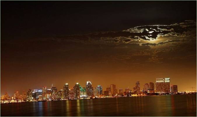 Vue de San Diego la nuit