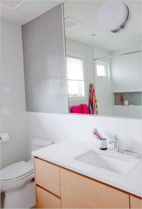 Conception intérieure d'une salle de bains moderne