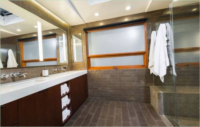 Aménagement intérieur d'une maison familiale avec terrasse en Californie