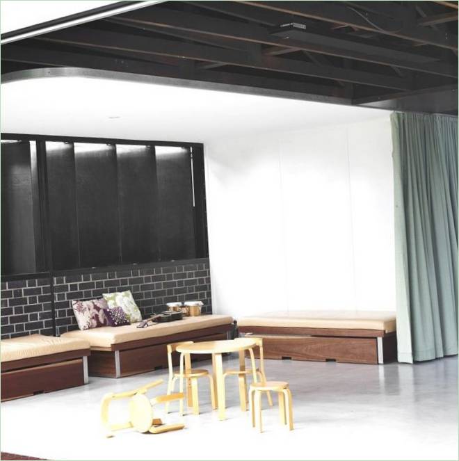Salle à manger - cuisine avec un plafond au design étonnant