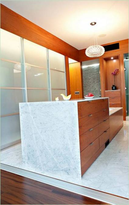 Salle de bain intérieure de la maison de campagne Thorncrest House au Canada