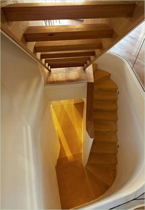Escalier en bois dans un manoir