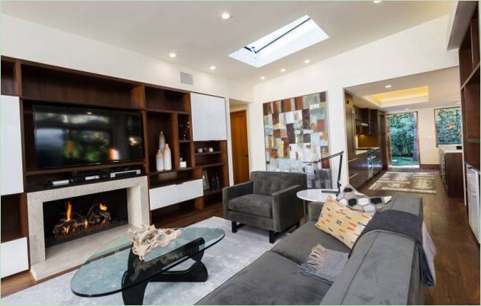 Aménagement intérieur d'une maison familiale avec terrasse en Californie