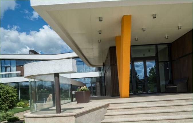 Entrée principale d'une résidence privée