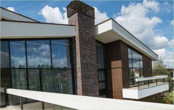 Vitrage de la façade d'une maison individuelle